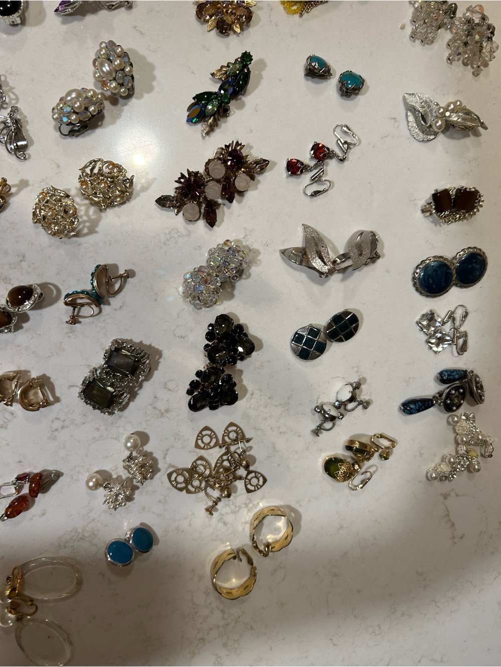 68 pairs Assorted Women’s Clip-On Earrings Mixed Colors gold silver vintage - Picture 3 of 5